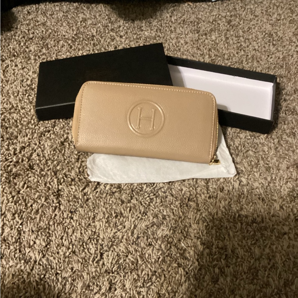 NWOT designer wallet
